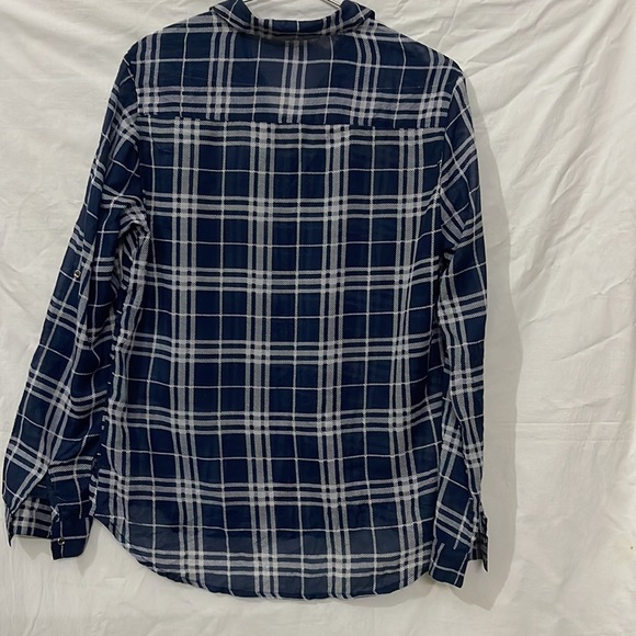 Gmtr All New Stylish and fancy White and Blue Check Shirt in Size M - Picture 7 of 7